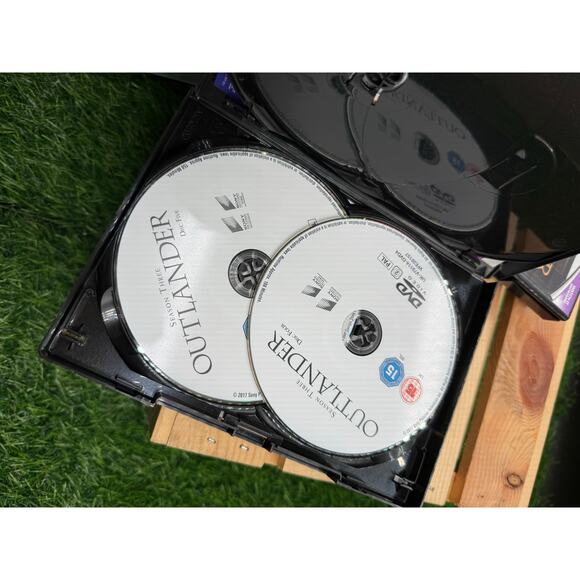 Outlander Seasons 1-3 DVD Set (2017, 11-Disc) – Complete Box Set - Picture 8 of 9